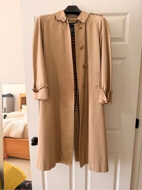Classic Burberry’s Trench Coat with warmer and collar